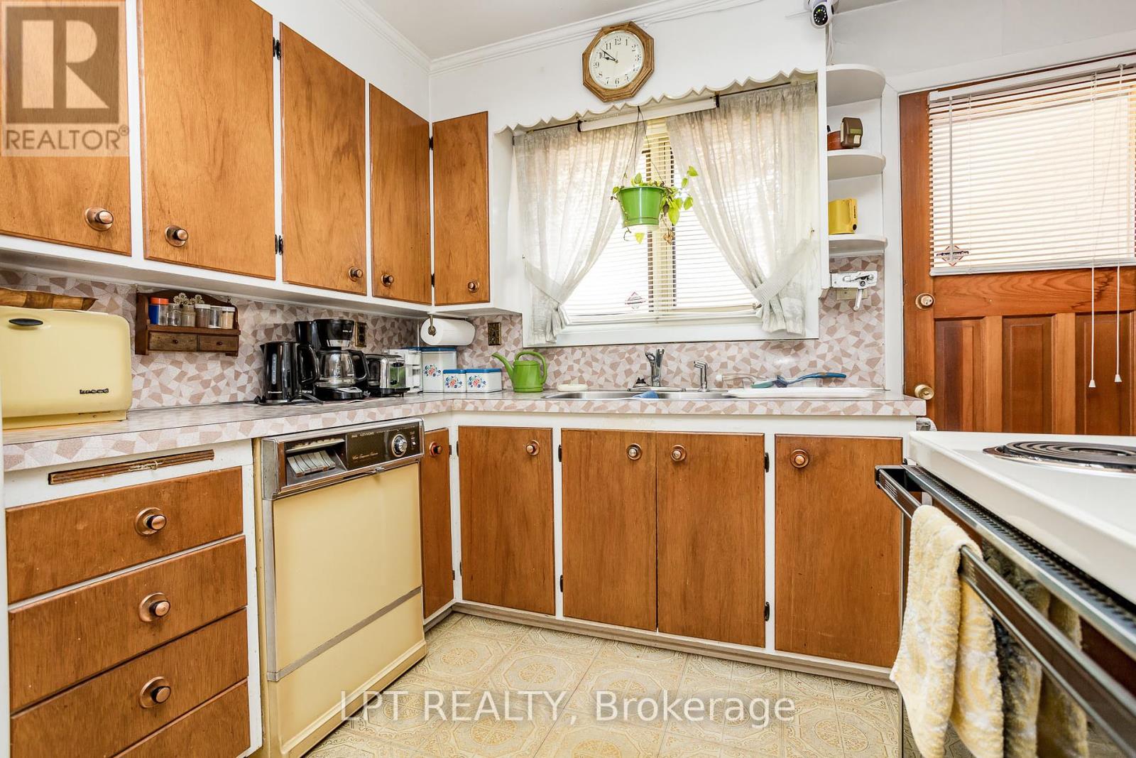 648 Parkview Road, Ottawa, Ontario  K1Z 6E5 - Photo 6 - X12012376