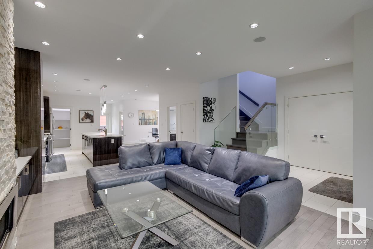 Property at 11045 85 AV NW image 3