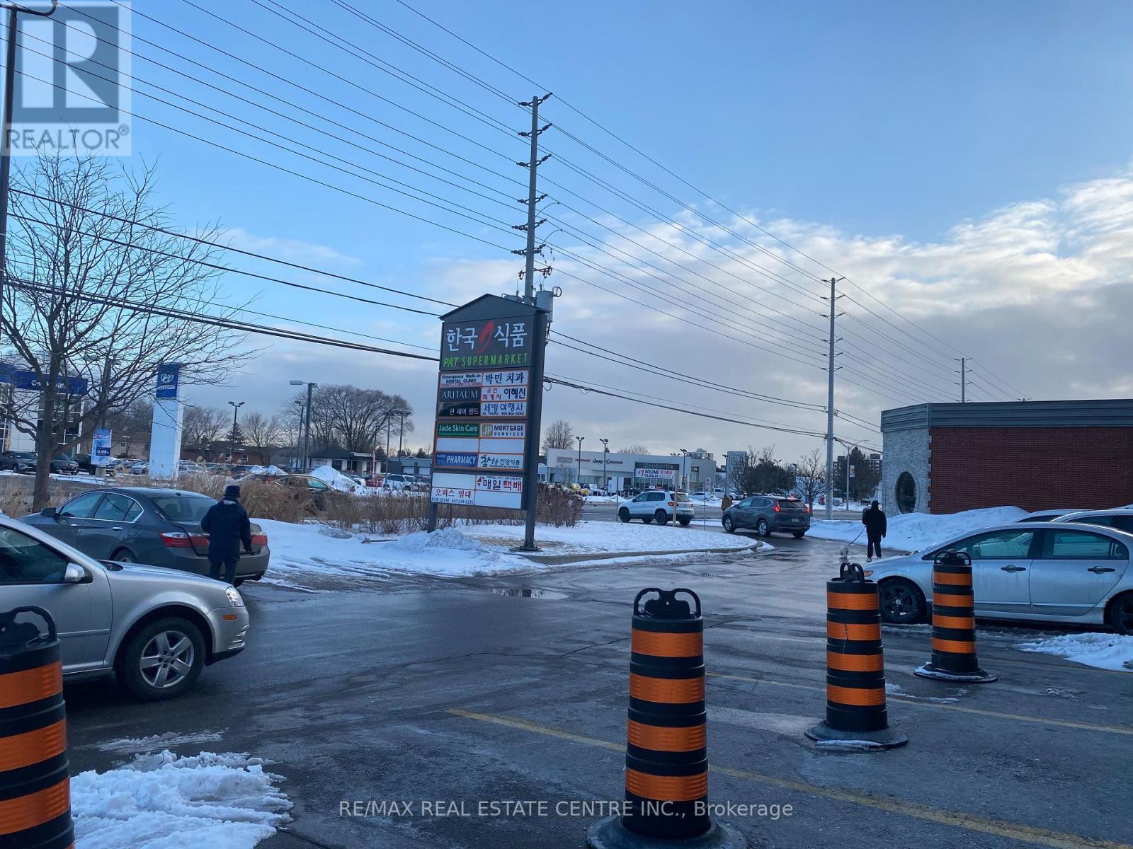 208 - 333 Dundas Street, Mississauga (Cooksville), Ontario  L5A 1X1 - Photo 2 - W12012237
