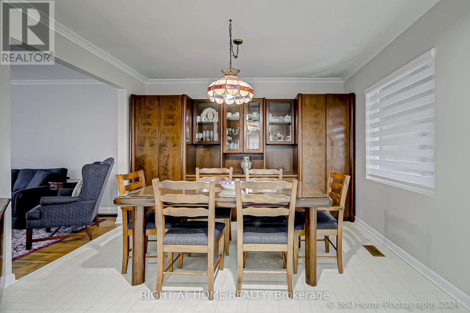 19 Martini Drive, Toronto (Brookhaven-Amesbury), Ontario  M6M 4X4 - Photo 7 - W12012285