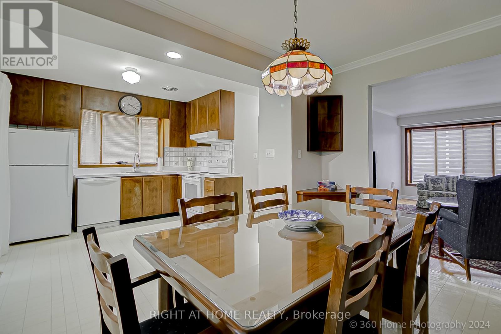 19 Martini Drive, Toronto (Brookhaven-Amesbury), Ontario  M6M 4X4 - Photo 8 - W12012285