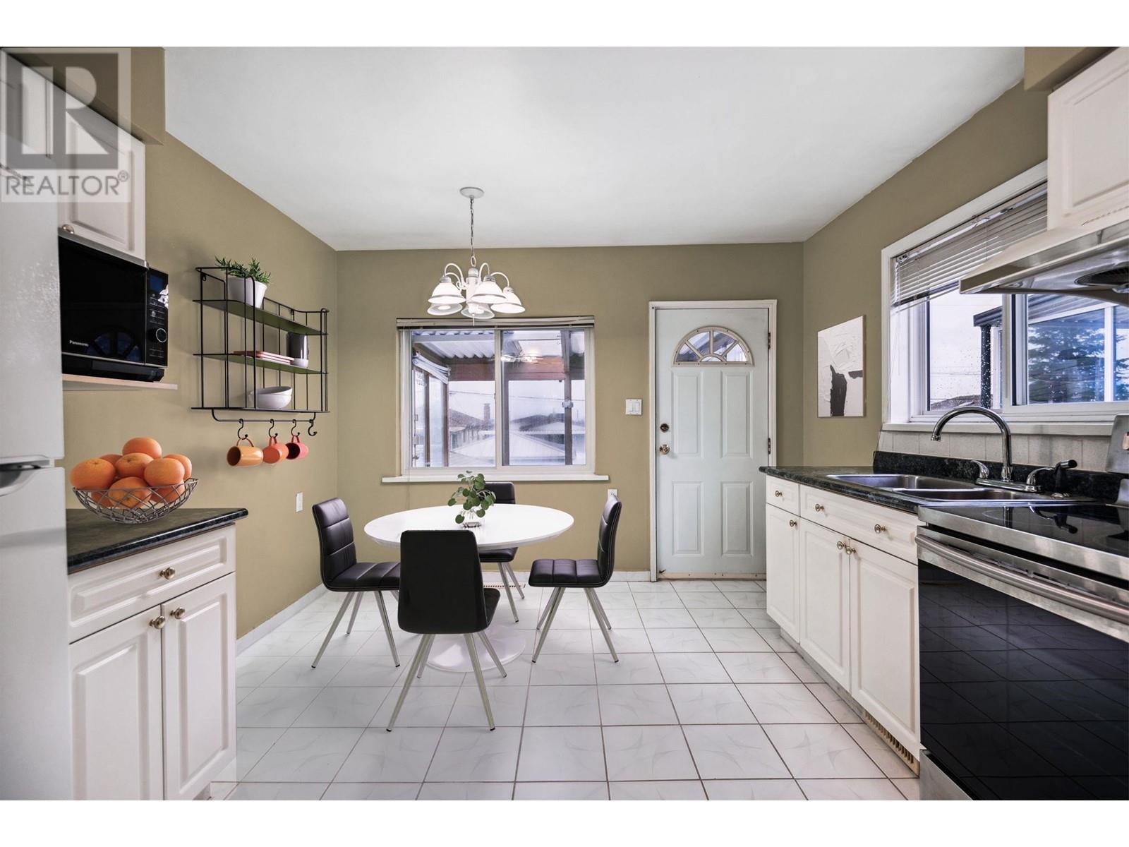 3055 E 24th Avenue, Vancouver, British Columbia  V5R 1E7 - Photo 5 - R2976189