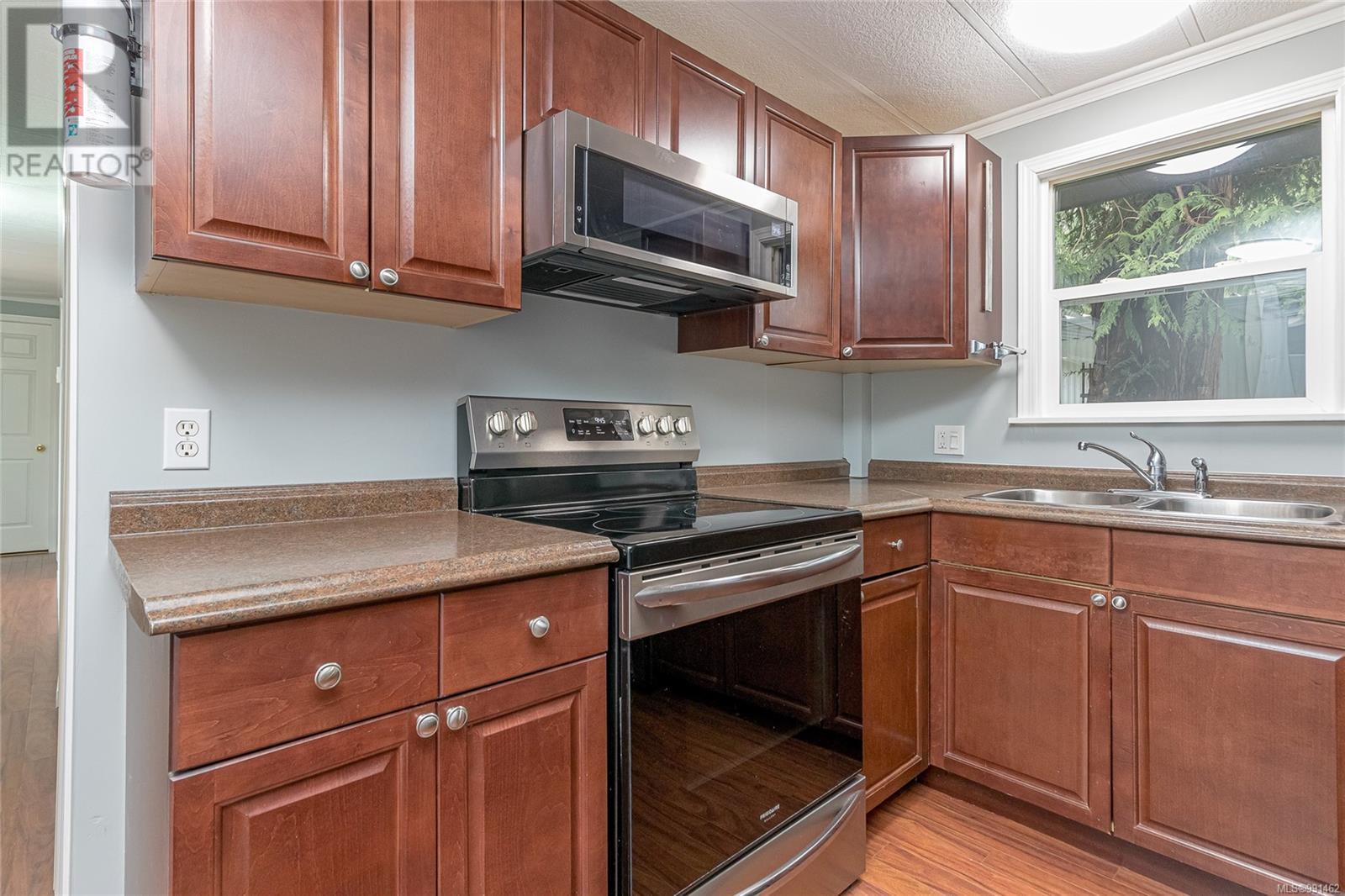 2 6350 Island Hwy W, Qualicum Beach, British Columbia  V9K 2E5 - Photo 4 - 991462