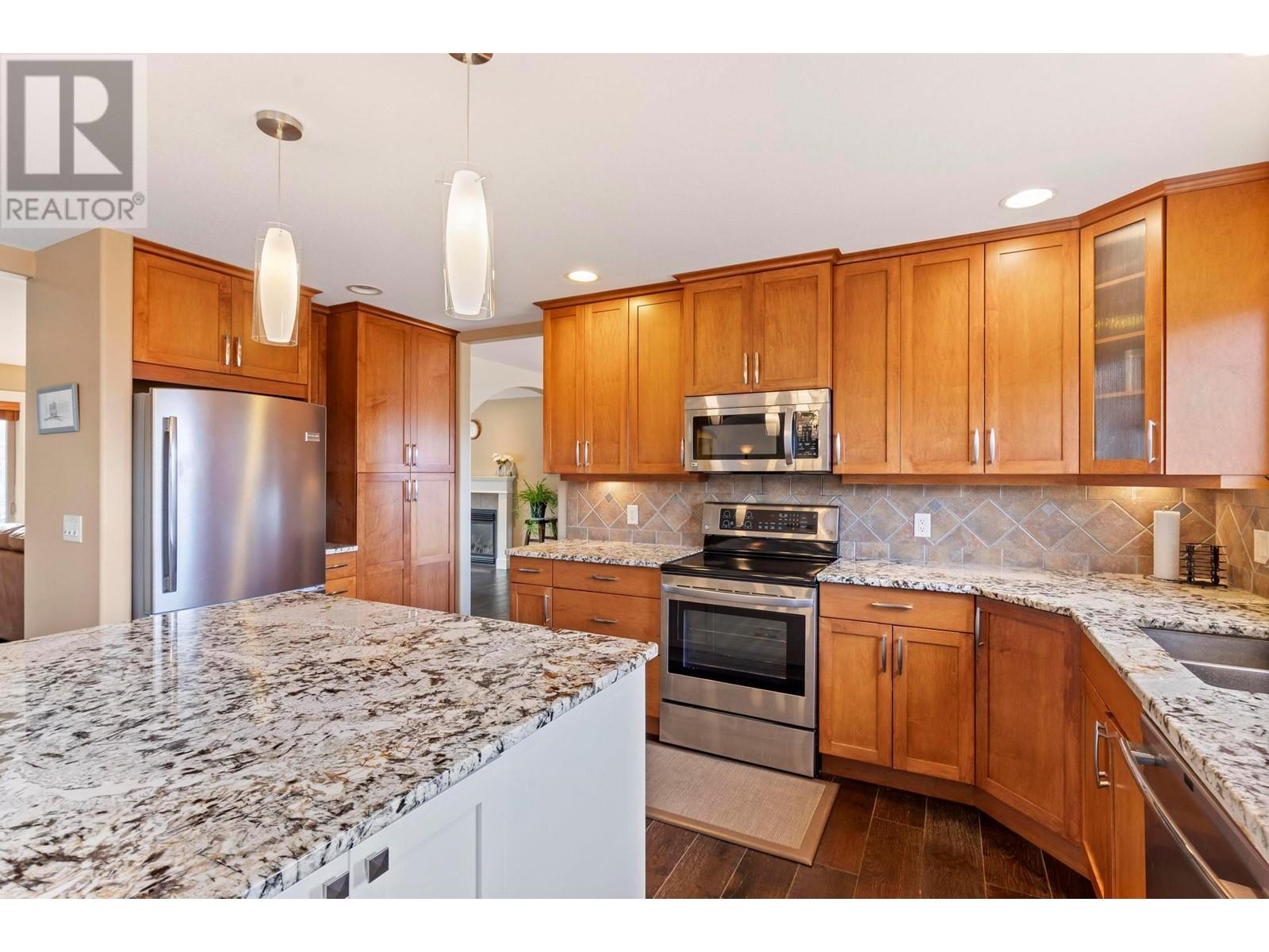 Property at 524 Curlew Drive image 3