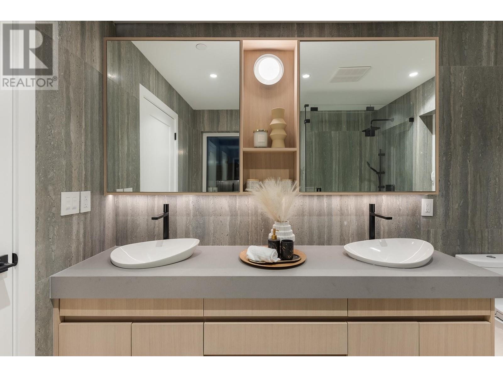 2 3674 Oxford Street, Vancouver, British Columbia  V5K 1P3 - Photo 17 - R2973792