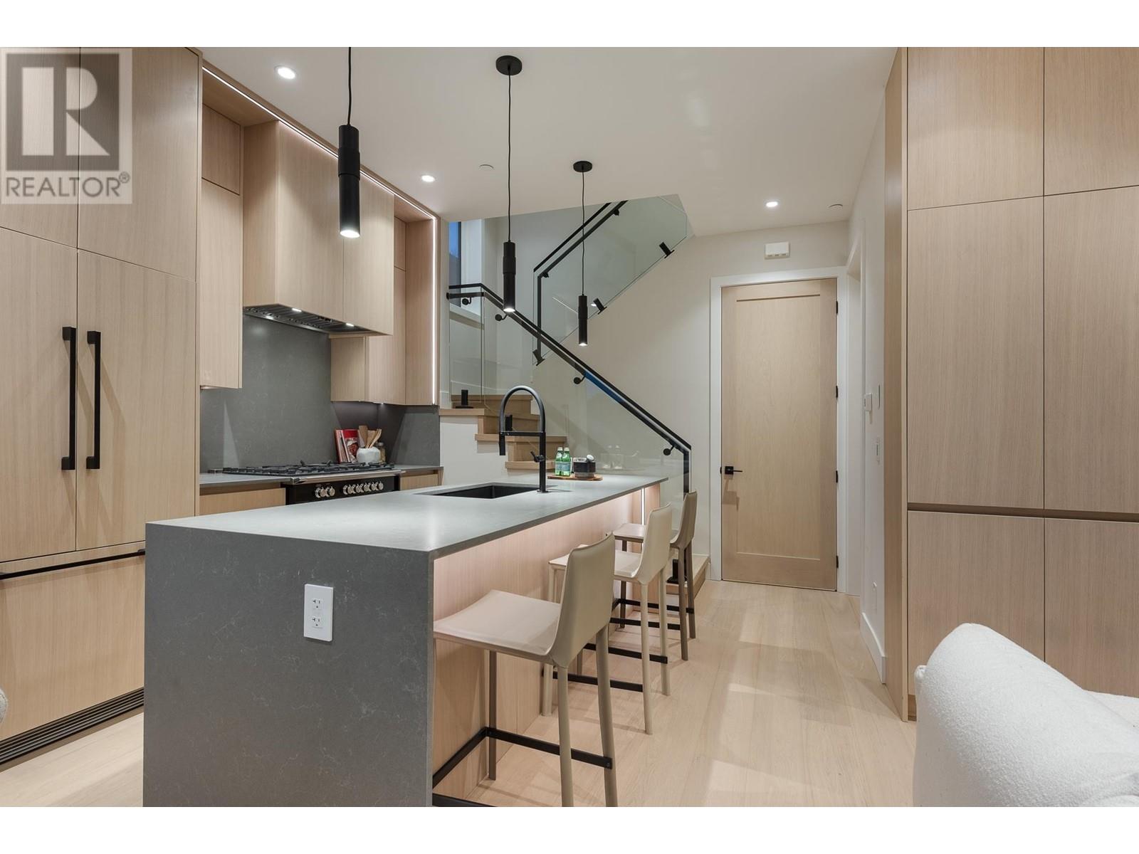Property at 2 3674 OXFORD STREET image 5