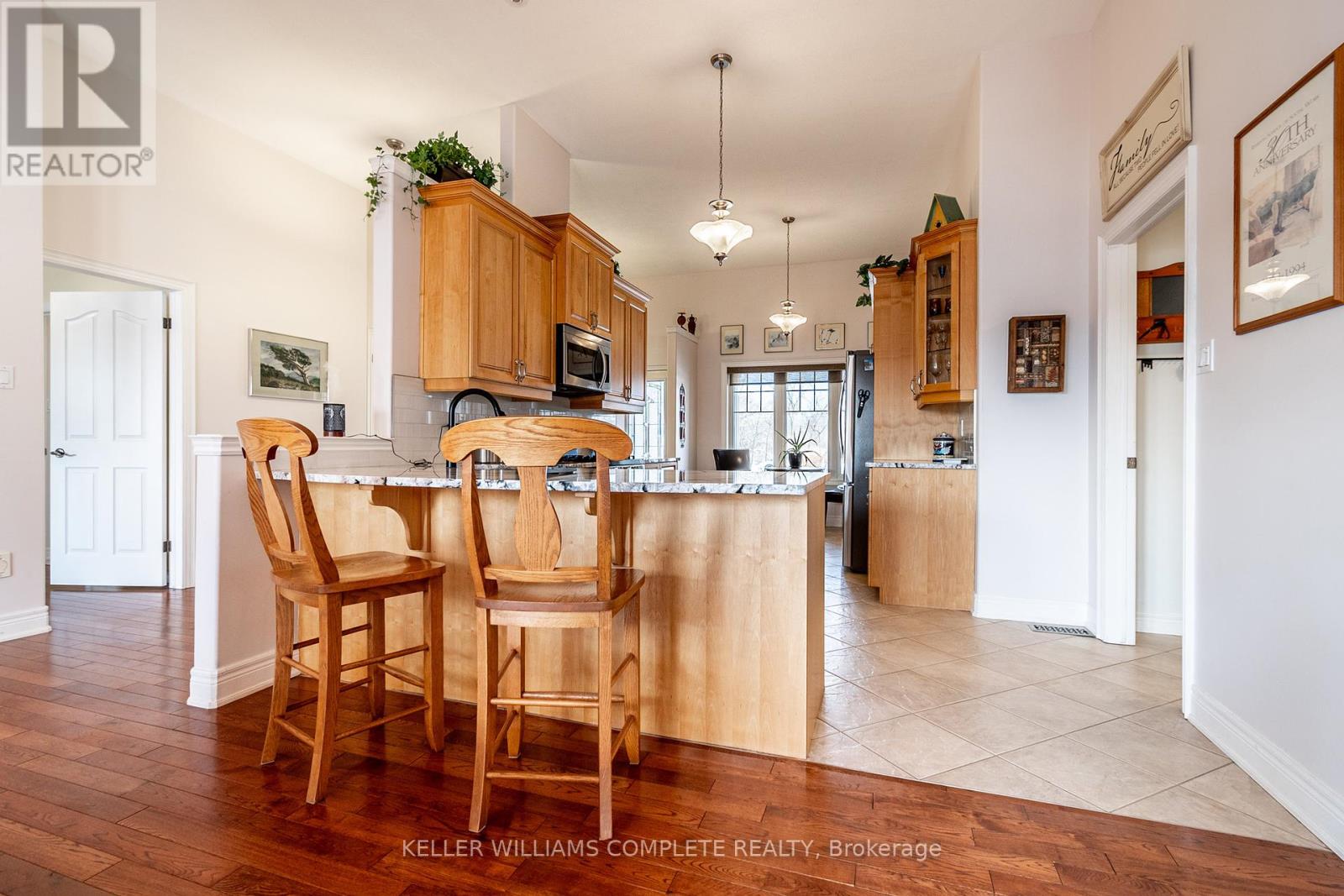 Property at 394 KINGSWAY STREET image 4