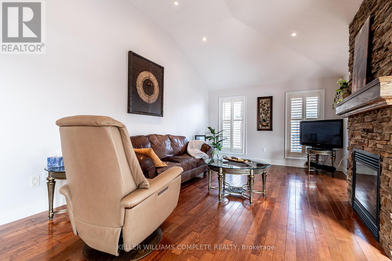 Property at 394 KINGSWAY STREET image 5