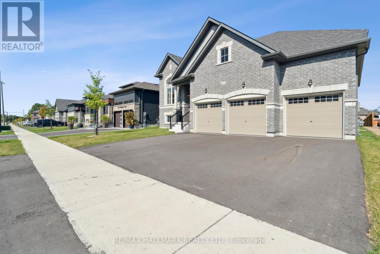 Property at 346 RAMBLEWOOD DRIVE image 4