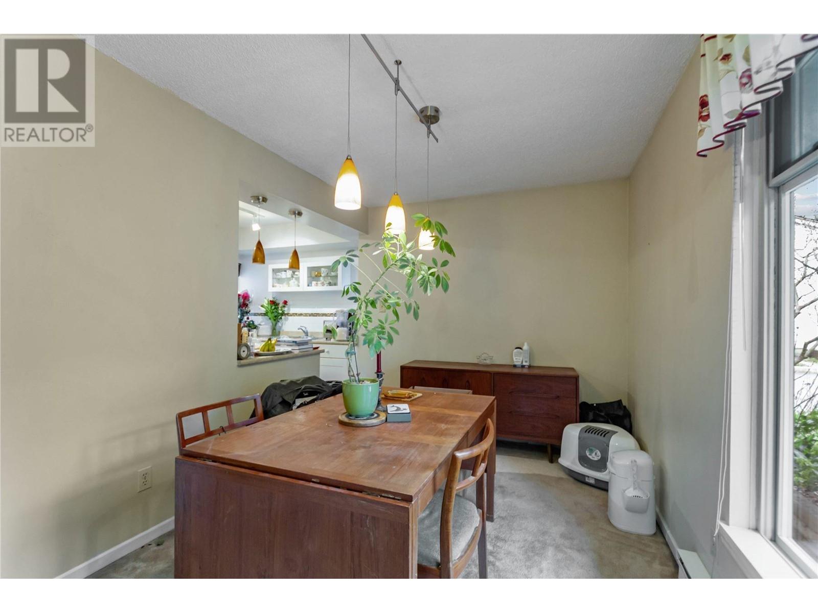 Listing Picture 2 of 16 : 7361 LIARD PLACE, Vancouver / 溫哥華 - 魯藝地產 Yvonne Lu Group - MLS Medallion Club Member