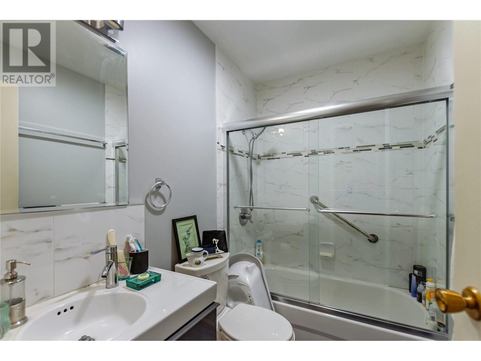 Listing Picture 9 of 16 : 7361 LIARD PLACE, Vancouver / 溫哥華 - 魯藝地產 Yvonne Lu Group - MLS Medallion Club Member