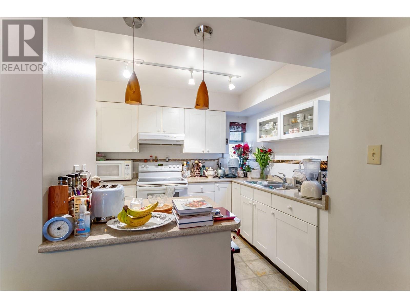 Listing Picture 3 of 16 : 7361 LIARD PLACE, Vancouver / 溫哥華 - 魯藝地產 Yvonne Lu Group - MLS Medallion Club Member