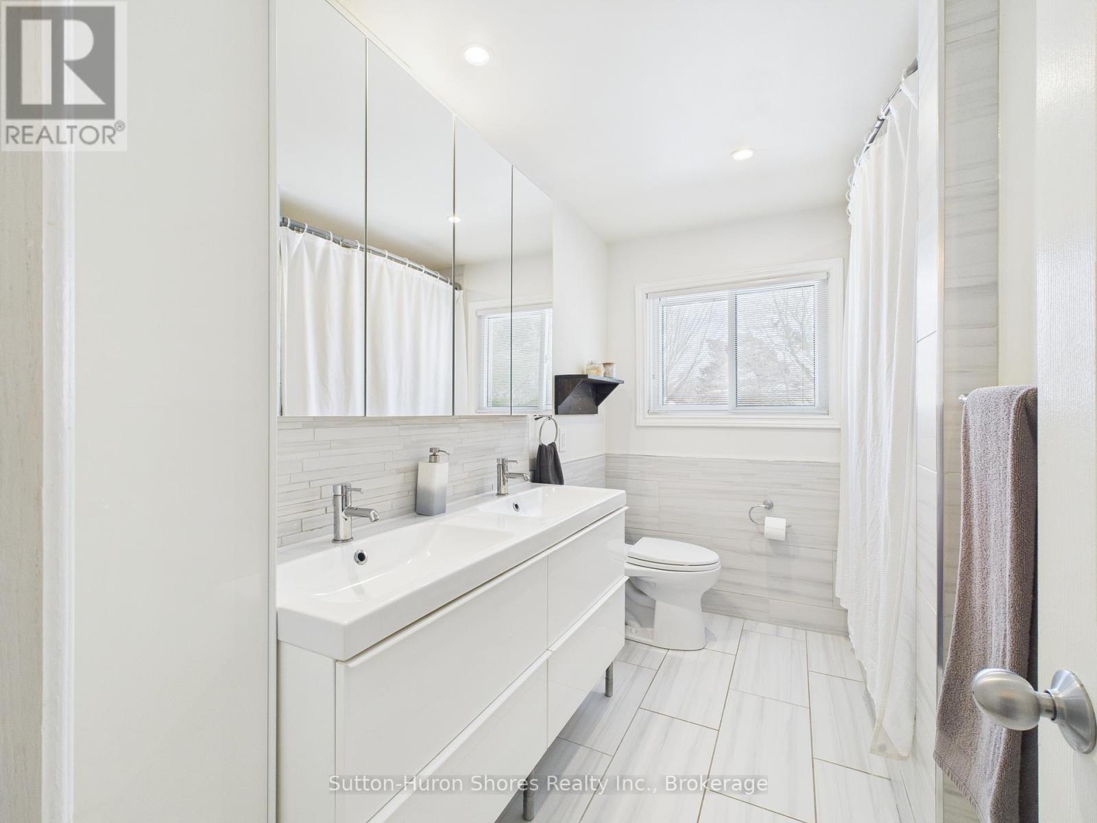 437 Thede Drive, Saugeen Shores, Ontario  N0H 2C4 - Photo 37 - X12012654