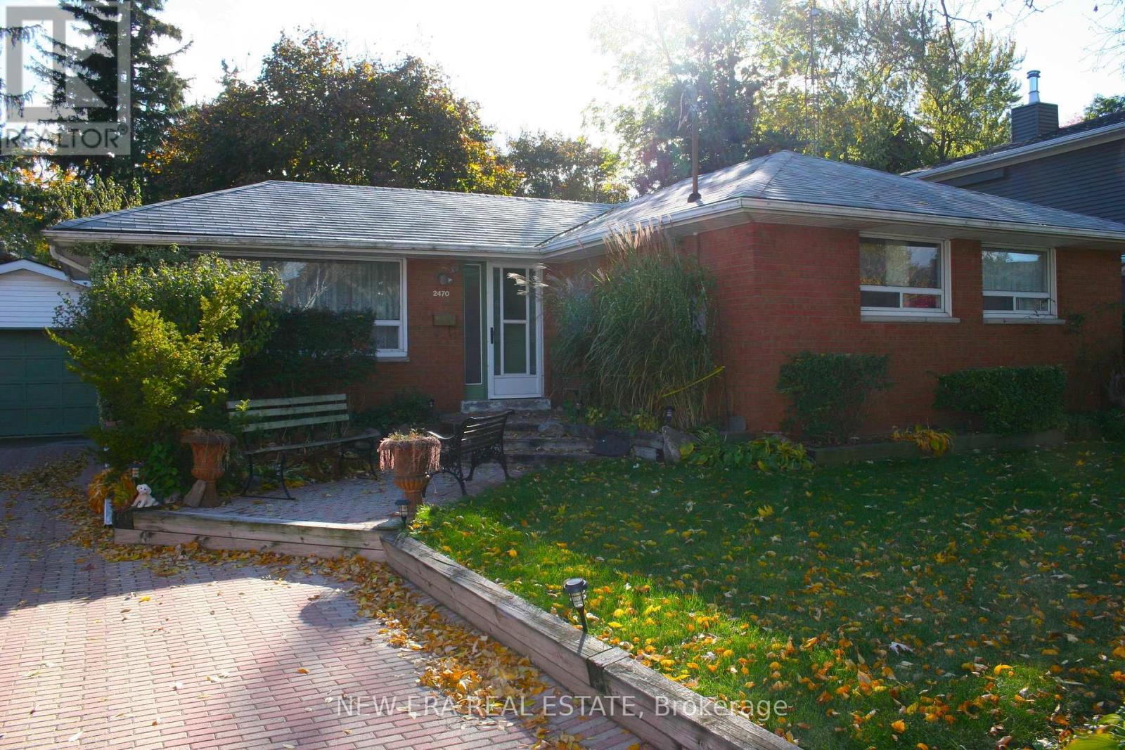 Property at 2470 MEADOWOOD CRESCENT image 2