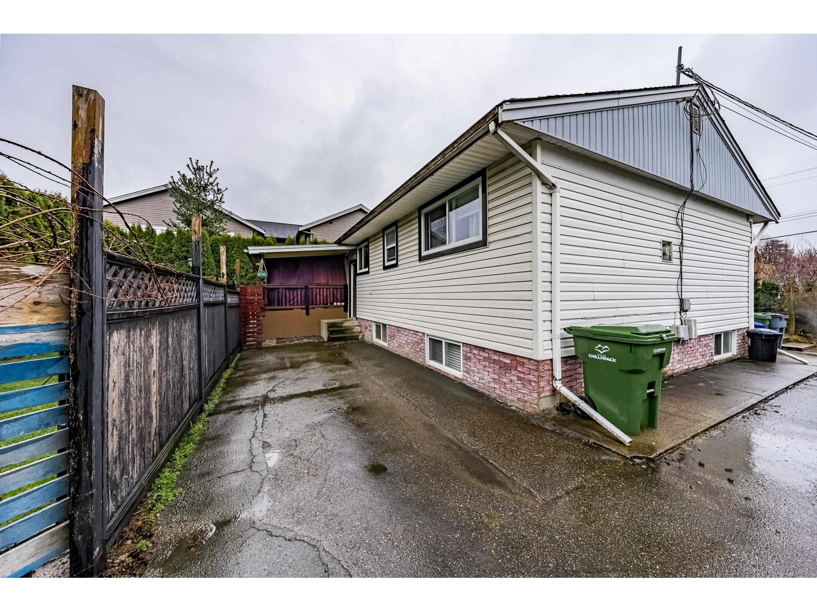 45649 Storey Avenue, Sardis West Vedder, Chilliwack, British Columbia  V2R 4E6 - Photo 3 - R2975764