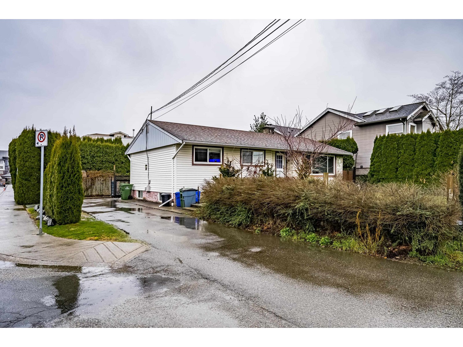 45649 Storey Avenue, Sardis West Vedder, Chilliwack, British Columbia  V2R 4E6 - Photo 2 - R2975764