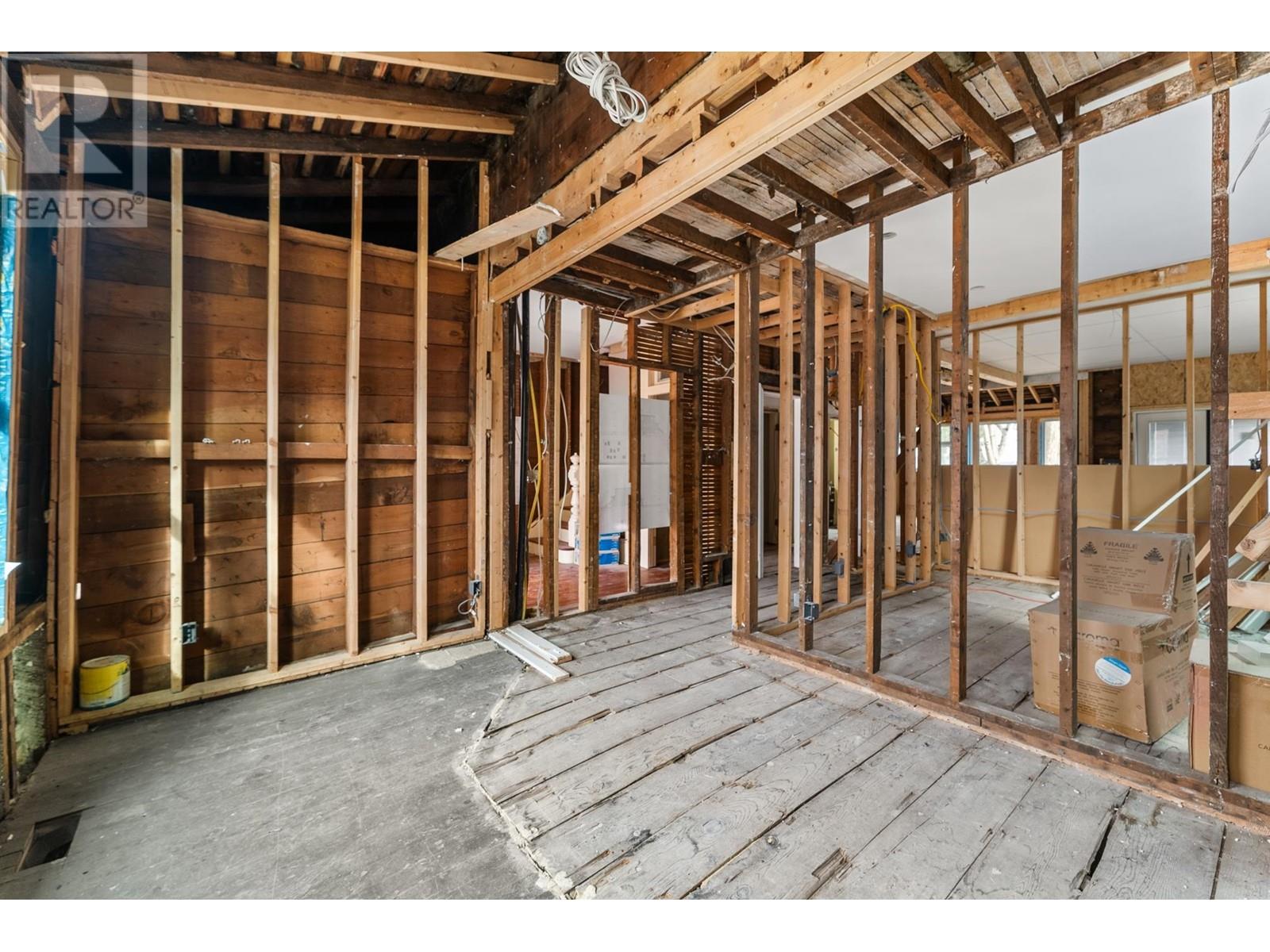 3044 Glen Drive, Vancouver, British Columbia  V5T 4C1 - Photo 12 - R2963868