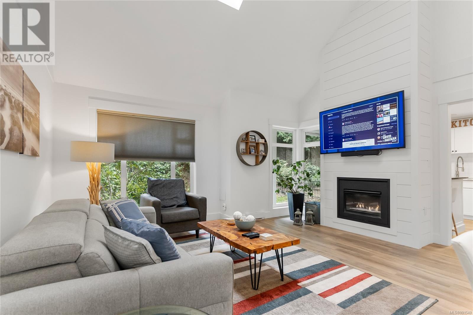 Property at 5274 Arbour Cres image 3