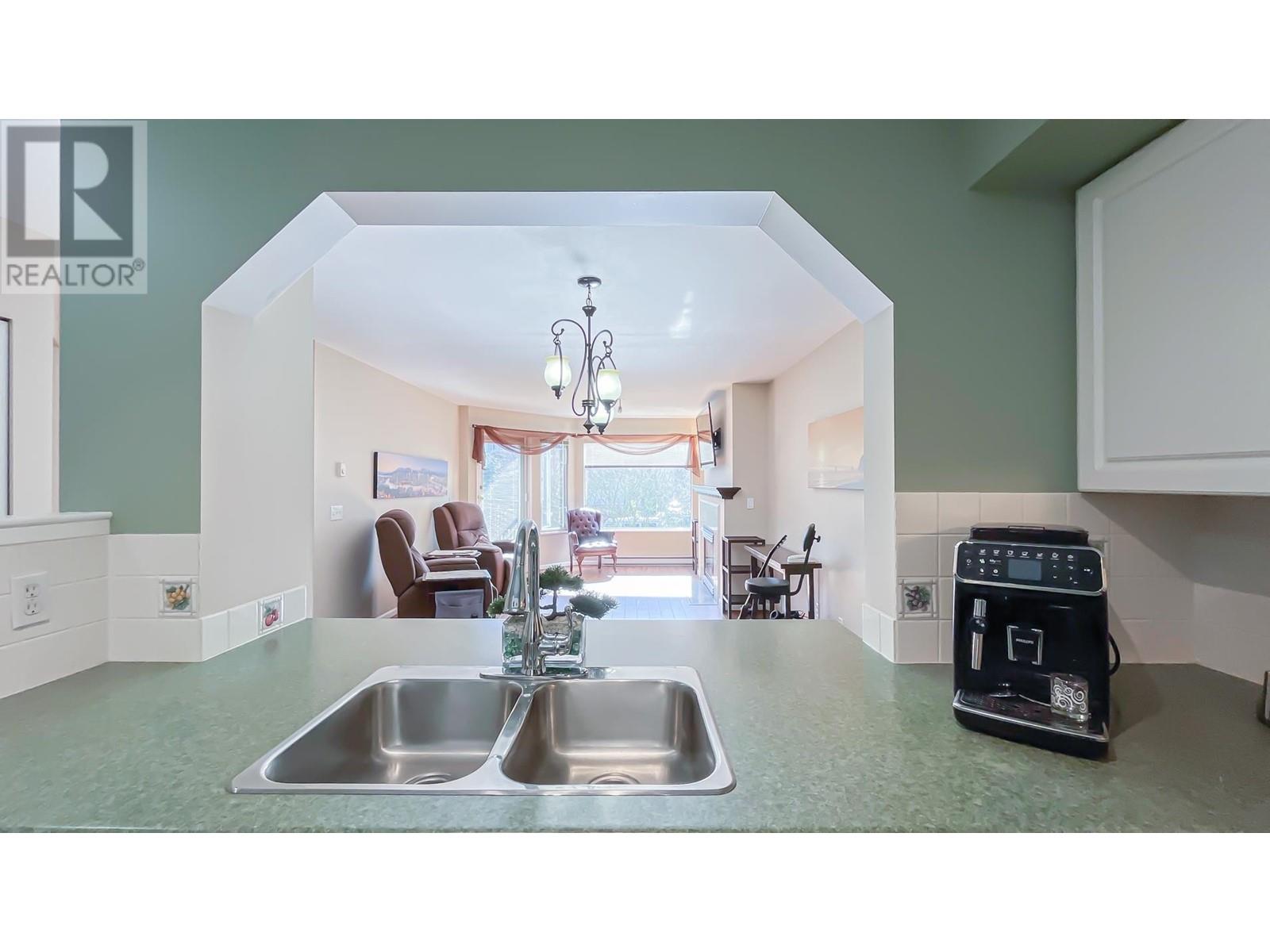Listing Picture 10 of 20 : 311 3770 MANOR STREET, Burnaby / 本拿比 - 魯藝地產 Yvonne Lu Group - MLS Medallion Club Member
