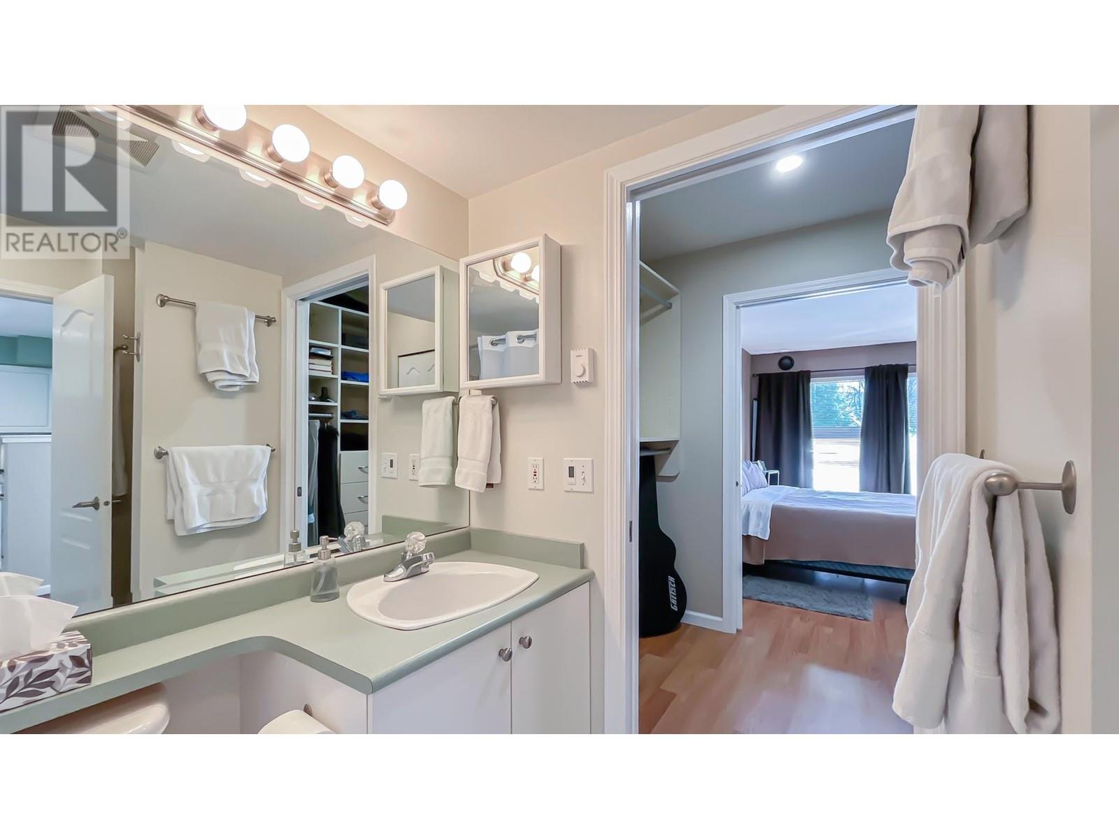 Listing Picture 15 of 20 : 311 3770 MANOR STREET, Burnaby / 本拿比 - 魯藝地產 Yvonne Lu Group - MLS Medallion Club Member