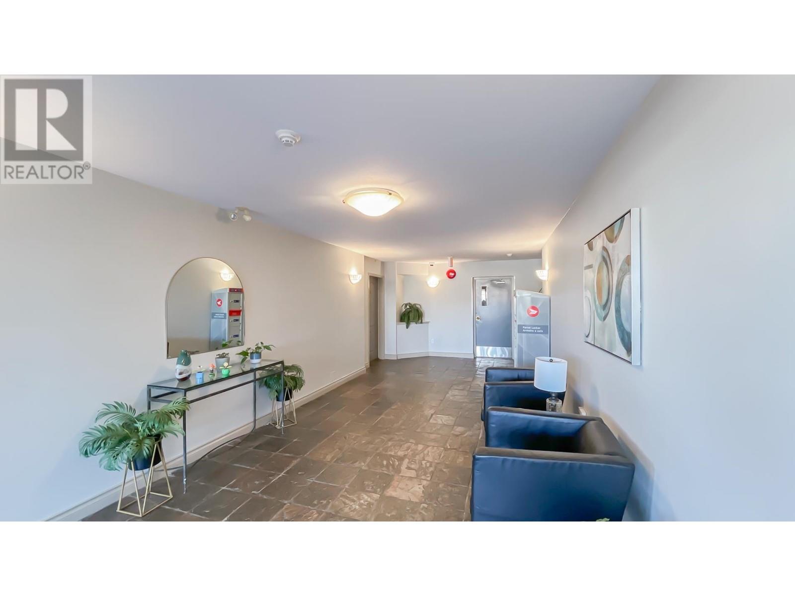 Listing Picture 2 of 20 : 311 3770 MANOR STREET, Burnaby / 本拿比 - 魯藝地產 Yvonne Lu Group - MLS Medallion Club Member