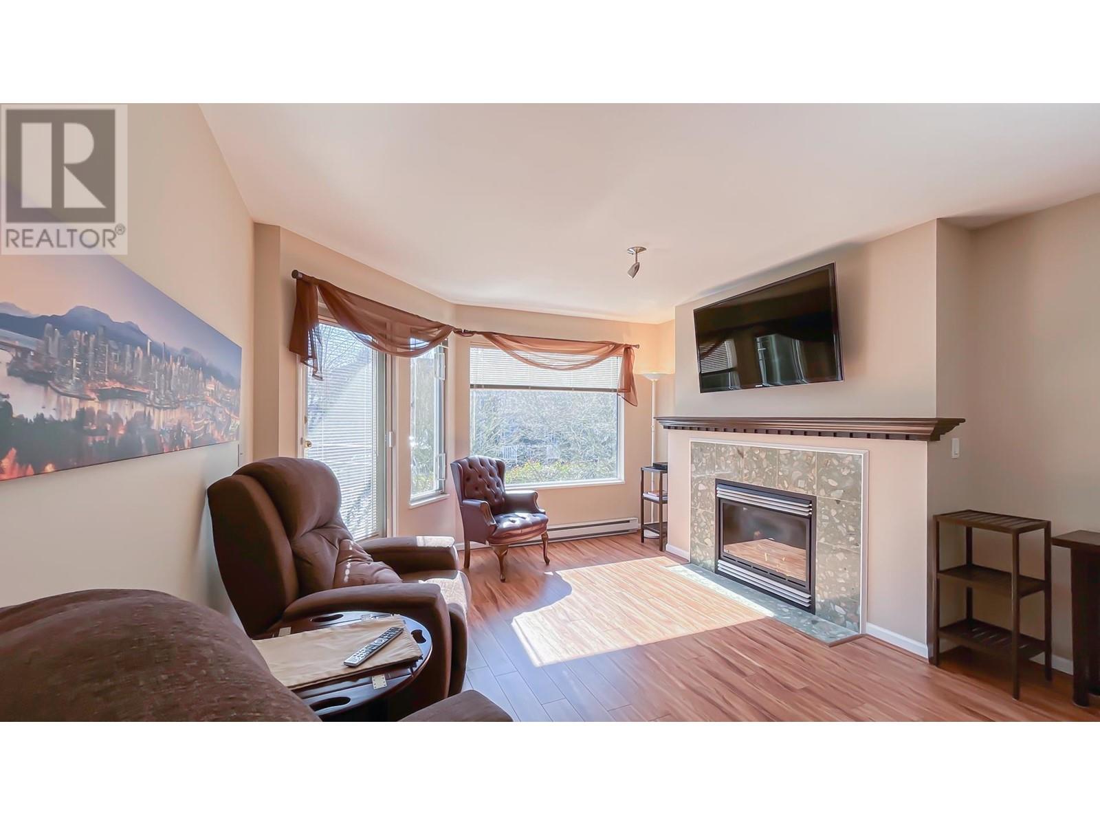Listing Picture 3 of 20 : 311 3770 MANOR STREET, Burnaby / 本拿比 - 魯藝地產 Yvonne Lu Group - MLS Medallion Club Member