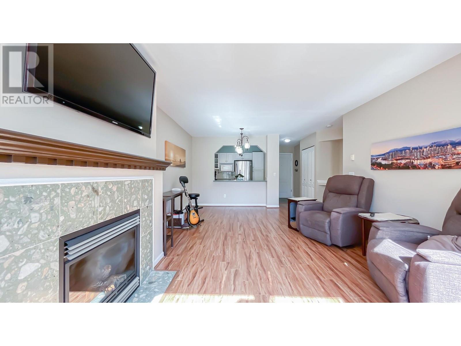 Listing Picture 4 of 20 : 311 3770 MANOR STREET, Burnaby / 本拿比 - 魯藝地產 Yvonne Lu Group - MLS Medallion Club Member