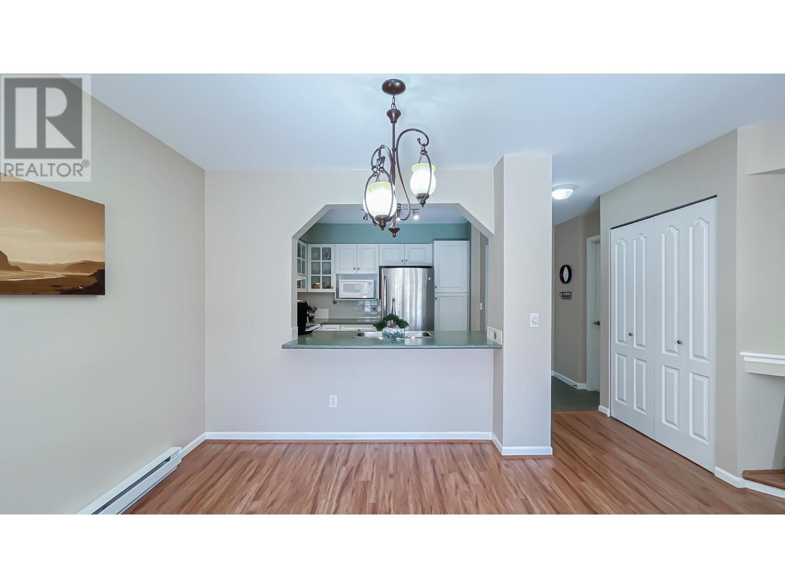 Listing Picture 7 of 20 : 311 3770 MANOR STREET, Burnaby / 本拿比 - 魯藝地產 Yvonne Lu Group - MLS Medallion Club Member