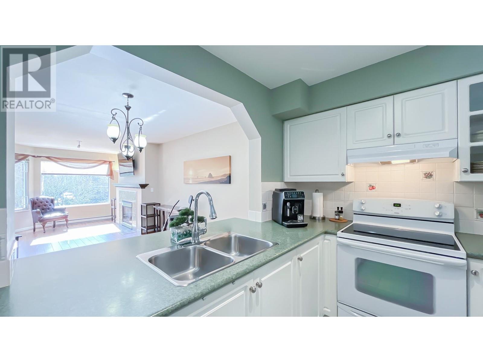 Listing Picture 8 of 20 : 311 3770 MANOR STREET, Burnaby / 本拿比 - 魯藝地產 Yvonne Lu Group - MLS Medallion Club Member