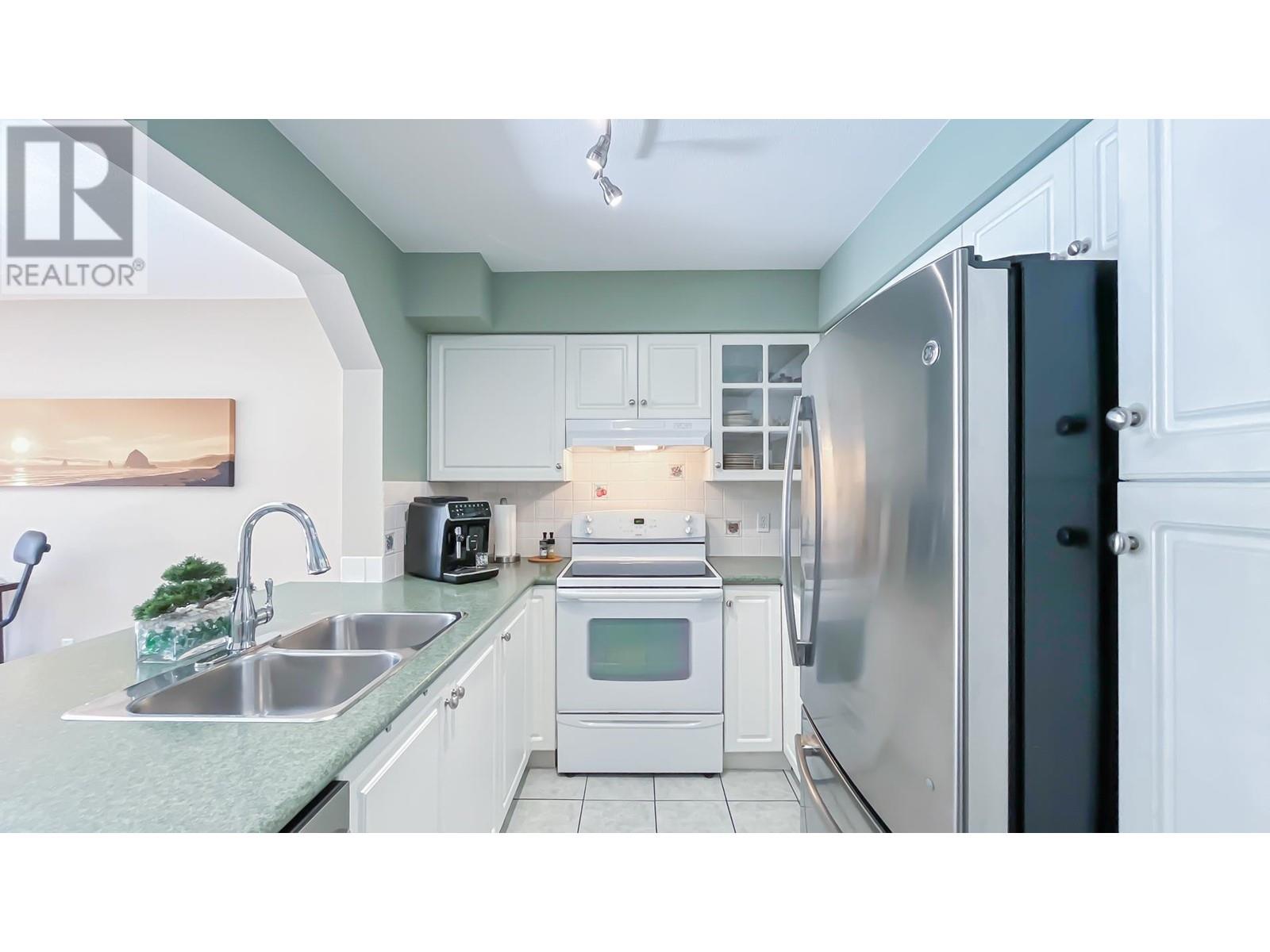Listing Picture 9 of 20 : 311 3770 MANOR STREET, Burnaby / 本拿比 - 魯藝地產 Yvonne Lu Group - MLS Medallion Club Member