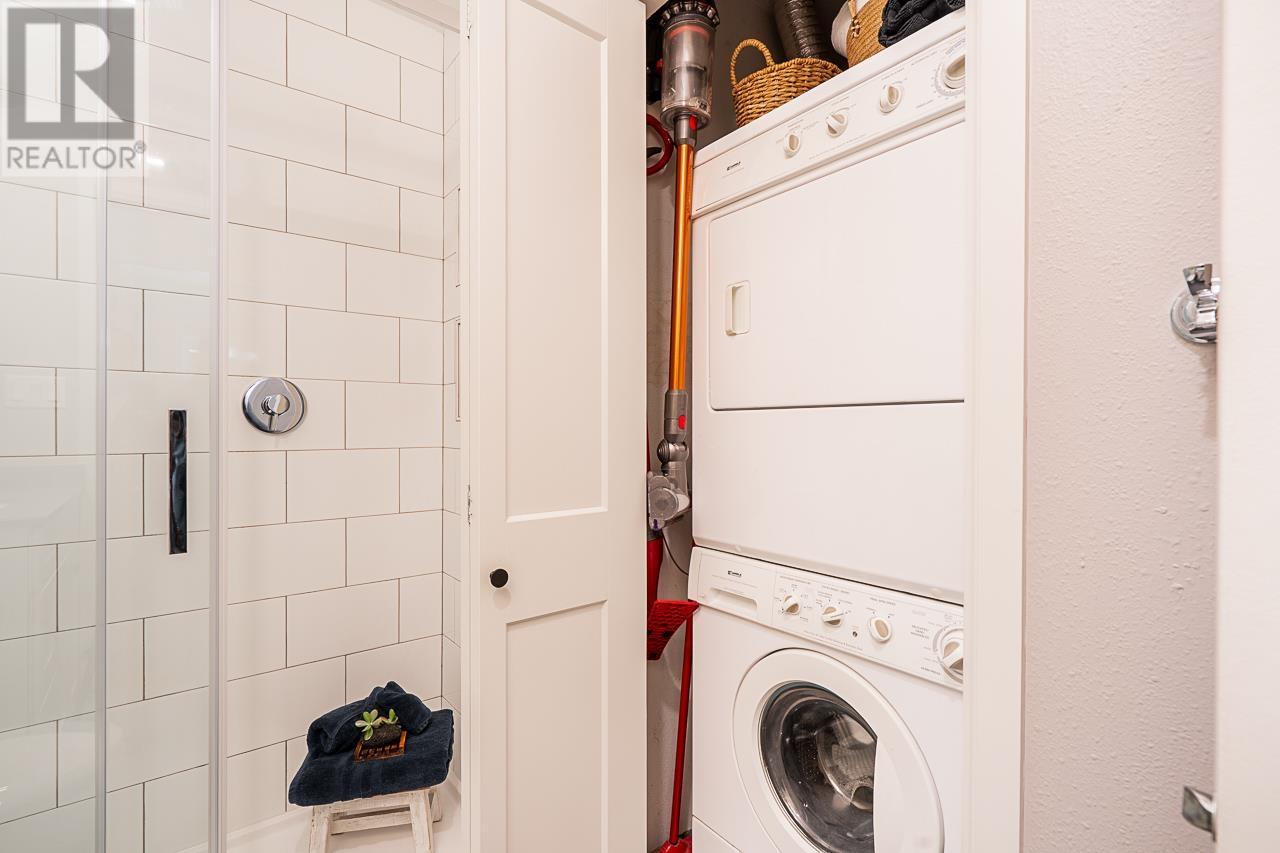 Listing Picture 17 of 25 : 102 1265 W 11TH AVENUE, Vancouver / 溫哥華 - 魯藝地產 Yvonne Lu Group - MLS Medallion Club Member