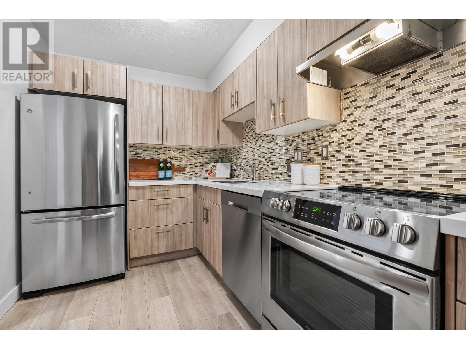 206 1513 Bowser Avenue, North Vancouver, British Columbia  V7P 2Y4 - Photo 1 - R2976259