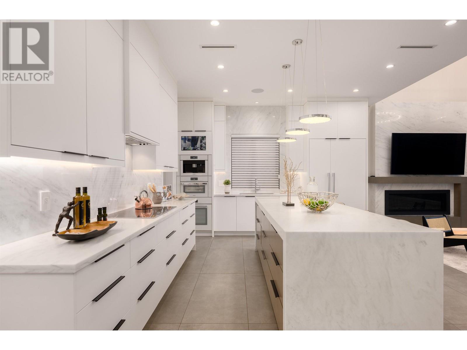 Listing Picture 12 of 40 : 8411 SUNNYWOOD DRIVE, Richmond / 烈治文 - 魯藝地產 Yvonne Lu Group - MLS Medallion Club Member