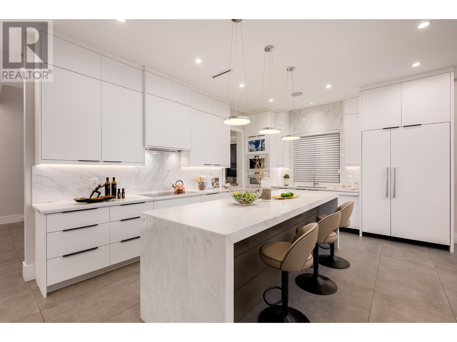 Listing Picture 13 of 40 : 8411 SUNNYWOOD DRIVE, Richmond / 烈治文 - 魯藝地產 Yvonne Lu Group - MLS Medallion Club Member