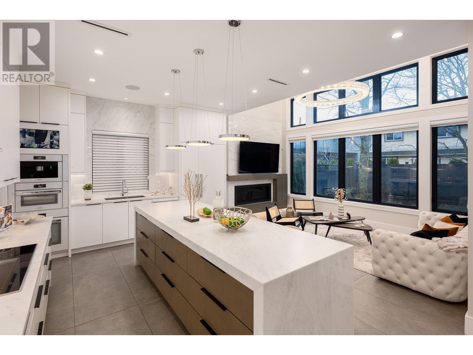 Listing Picture 14 of 40 : 8411 SUNNYWOOD DRIVE, Richmond / 烈治文 - 魯藝地產 Yvonne Lu Group - MLS Medallion Club Member