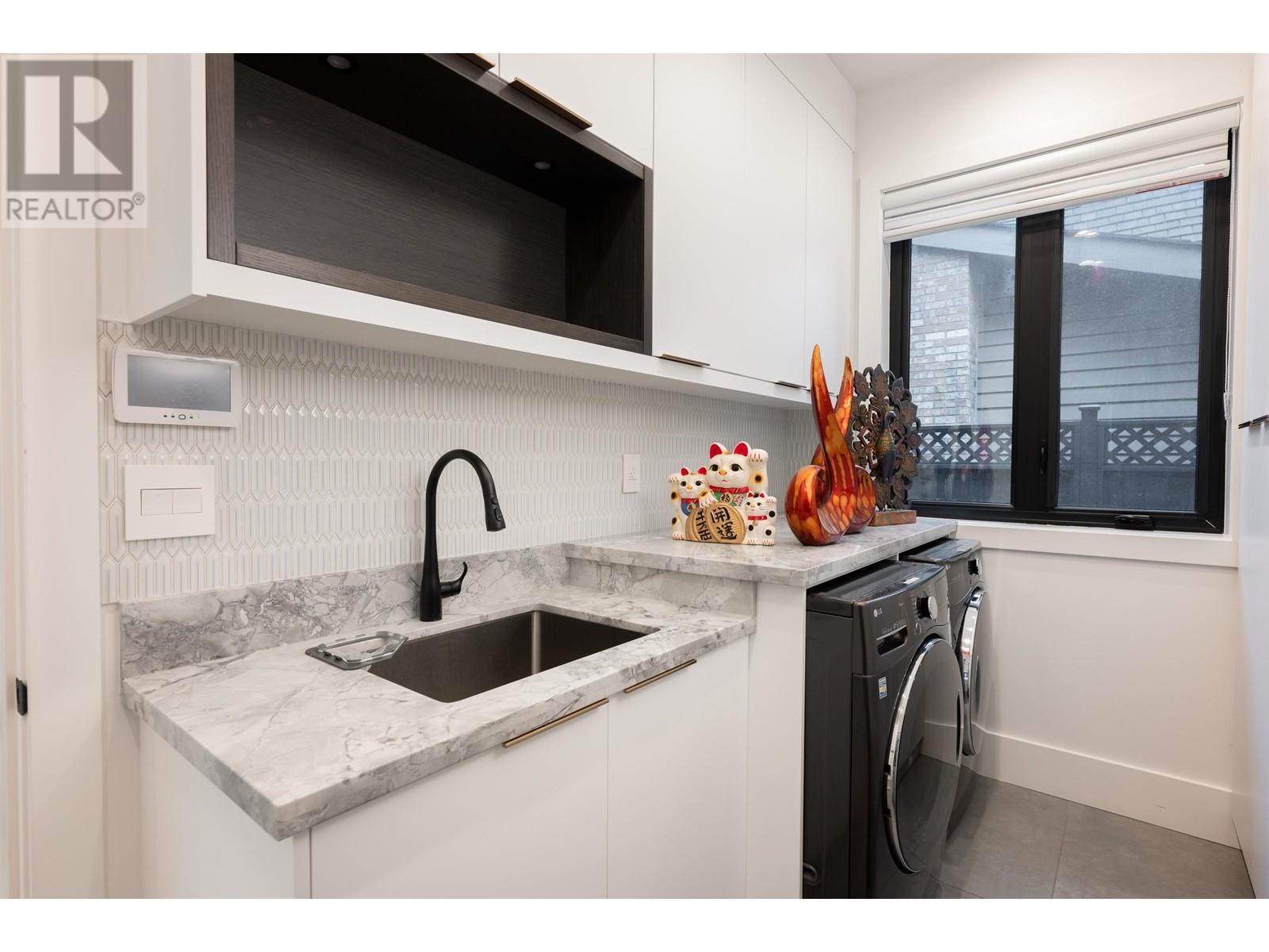 Listing Picture 26 of 40 : 8411 SUNNYWOOD DRIVE, Richmond / 烈治文 - 魯藝地產 Yvonne Lu Group - MLS Medallion Club Member
