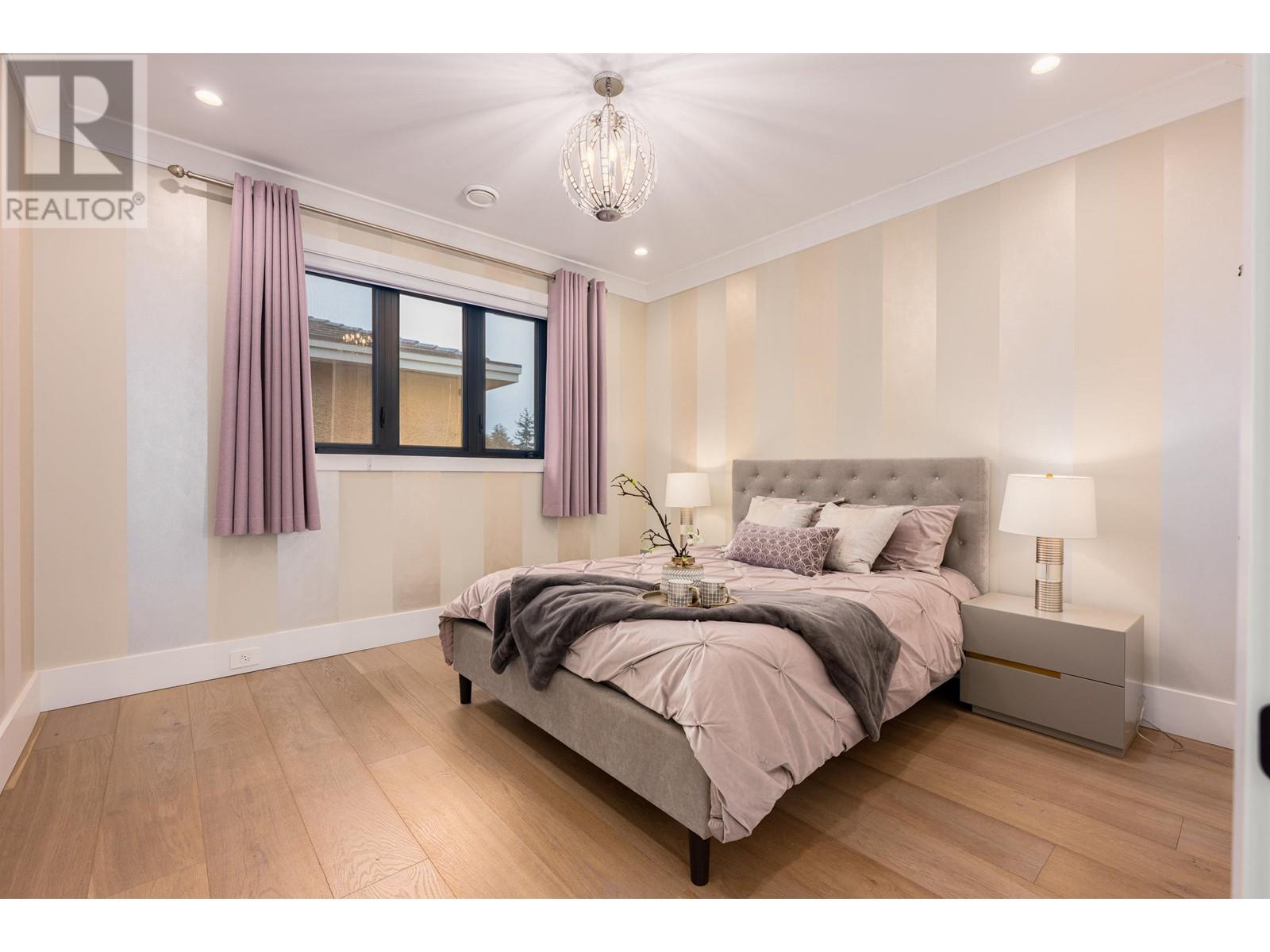 Listing Picture 33 of 40 : 8411 SUNNYWOOD DRIVE, Richmond / 烈治文 - 魯藝地產 Yvonne Lu Group - MLS Medallion Club Member