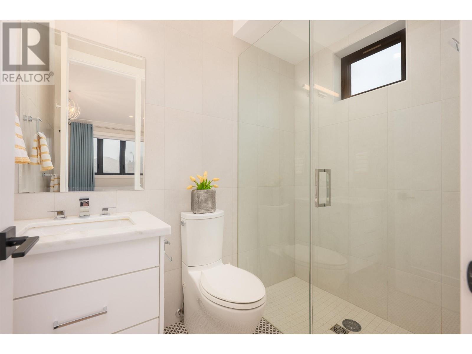 Listing Picture 36 of 40 : 8411 SUNNYWOOD DRIVE, Richmond / 烈治文 - 魯藝地產 Yvonne Lu Group - MLS Medallion Club Member