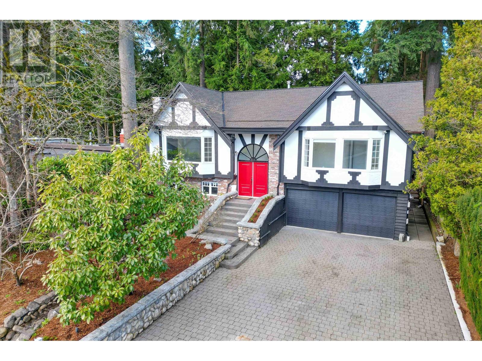 2548 Boswell Avenue, North Vancouver, British Columbia  V7H 1L7 - Photo 1 - R2976253