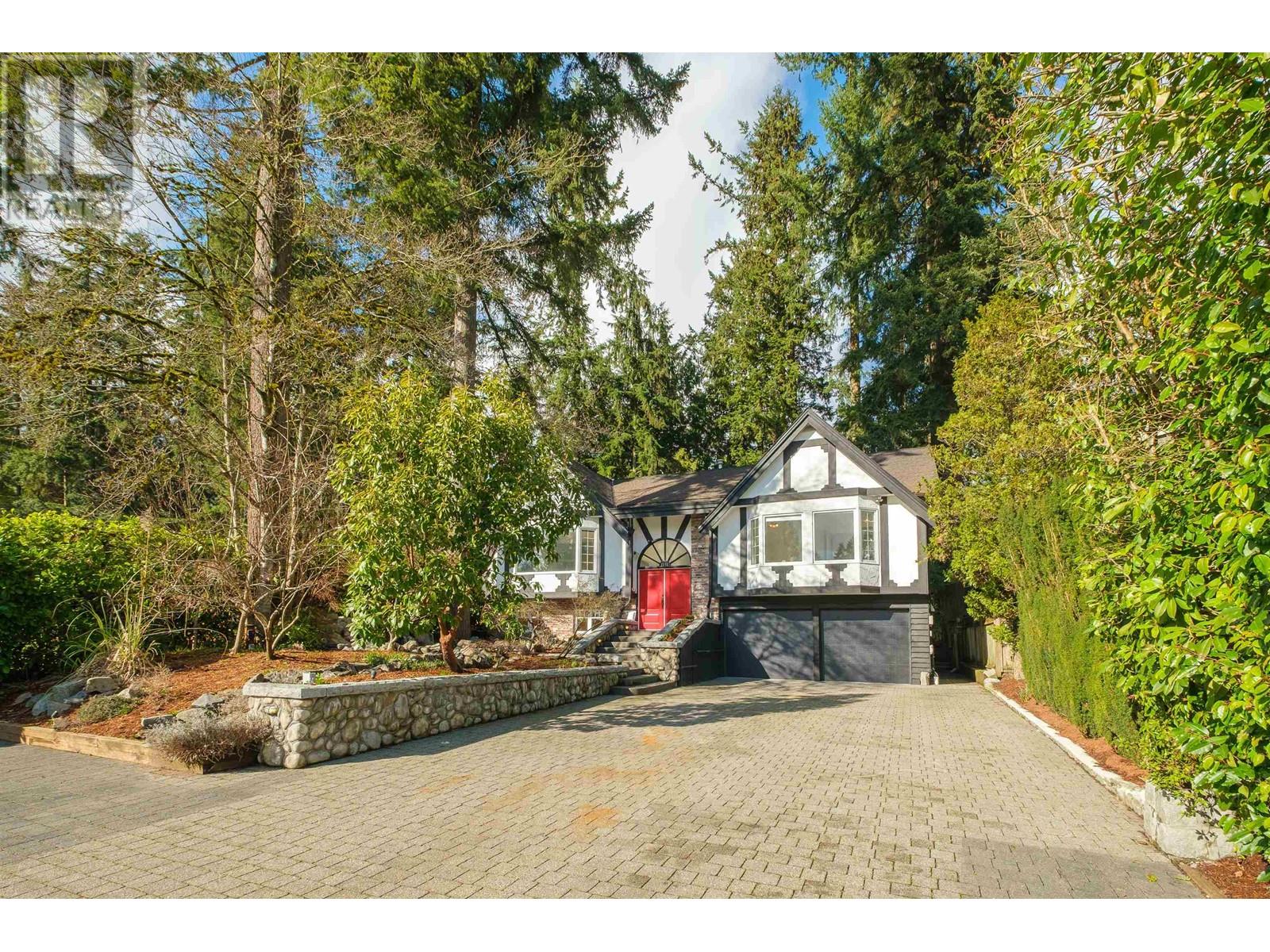 2548 Boswell Avenue, North Vancouver, British Columbia  V7H 1L7 - Photo 2 - R2976253
