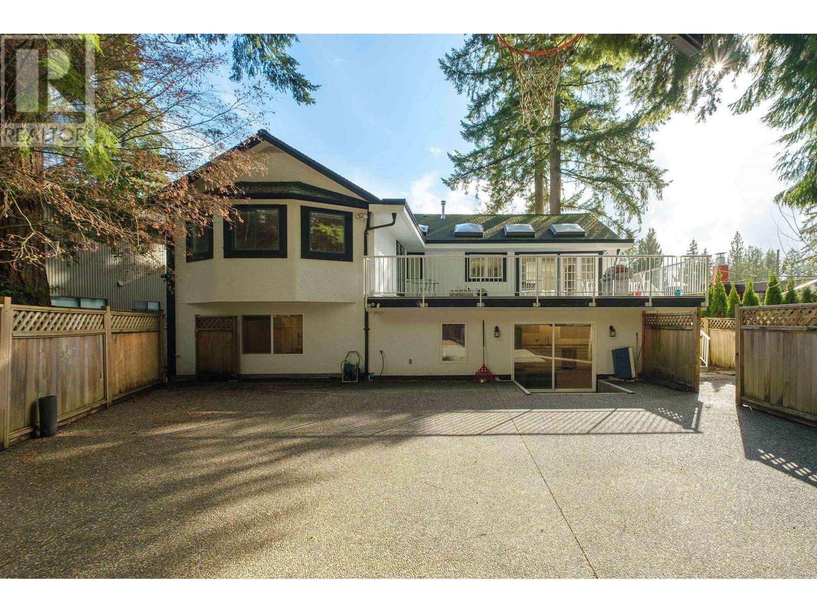 2548 Boswell Avenue, North Vancouver, British Columbia  V7H 1L7 - Photo 4 - R2976253