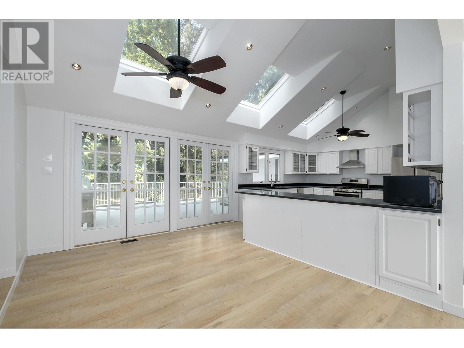 2548 Boswell Avenue, North Vancouver, British Columbia  V7H 1L7 - Photo 6 - R2976253