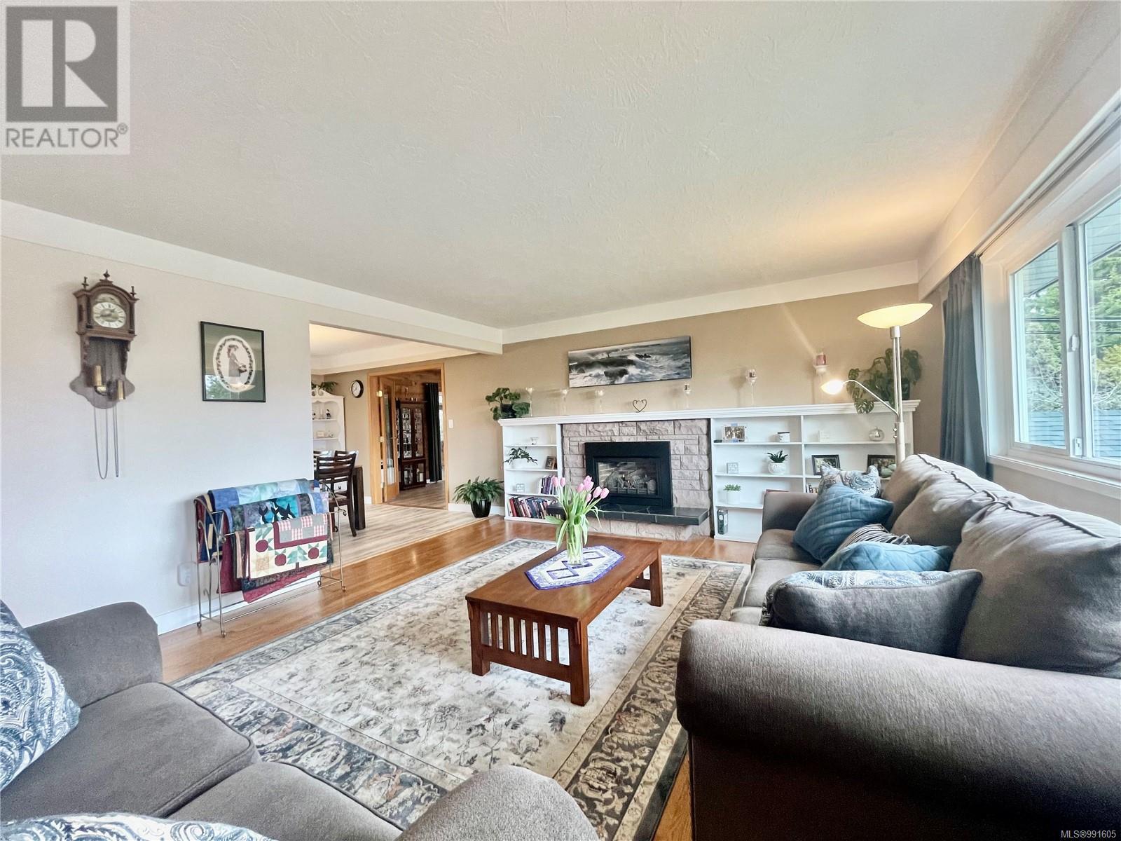 Property at 7278 Chatwell Dr image 4