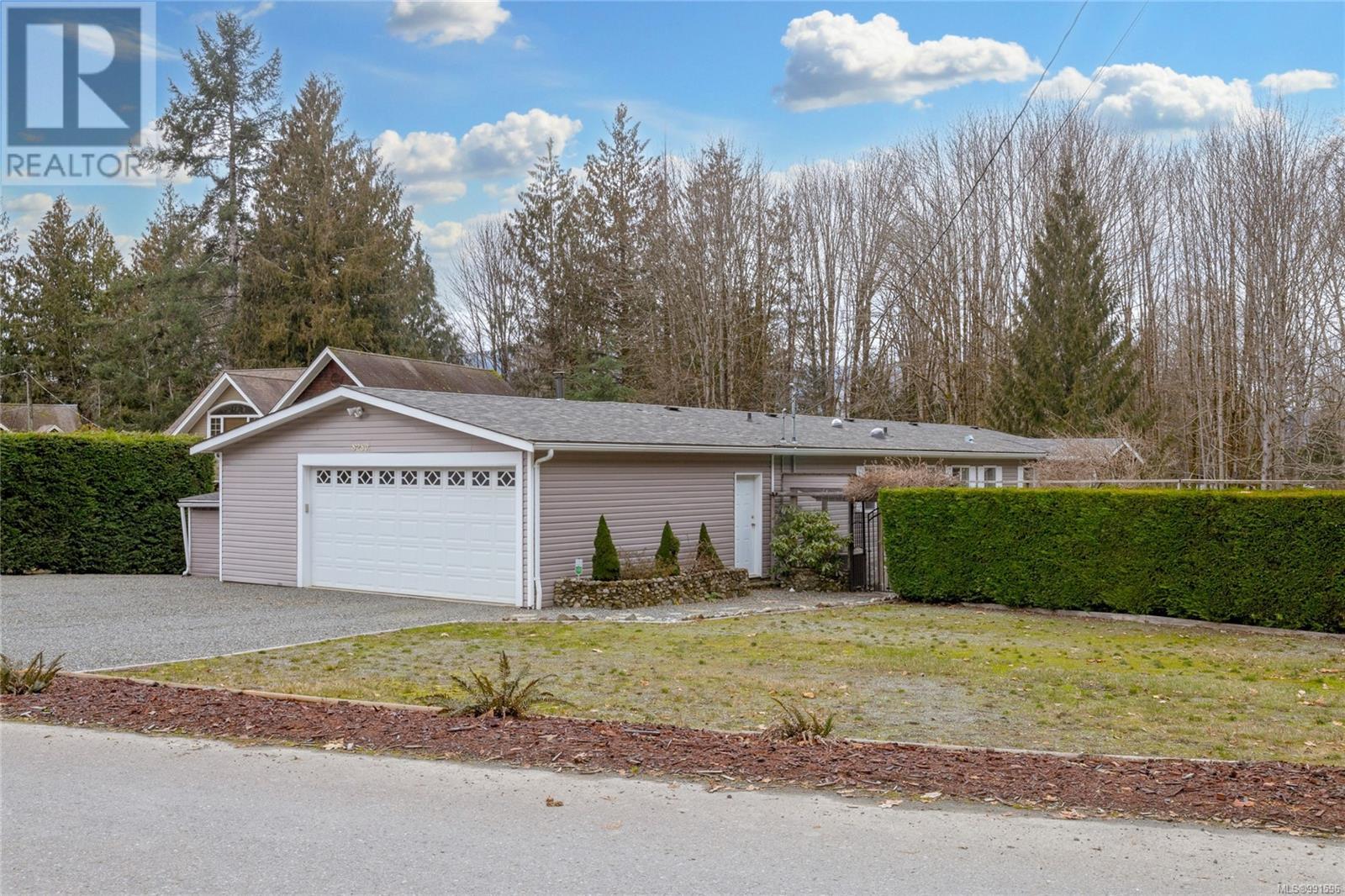 Property at 8250 Price Rd image 3