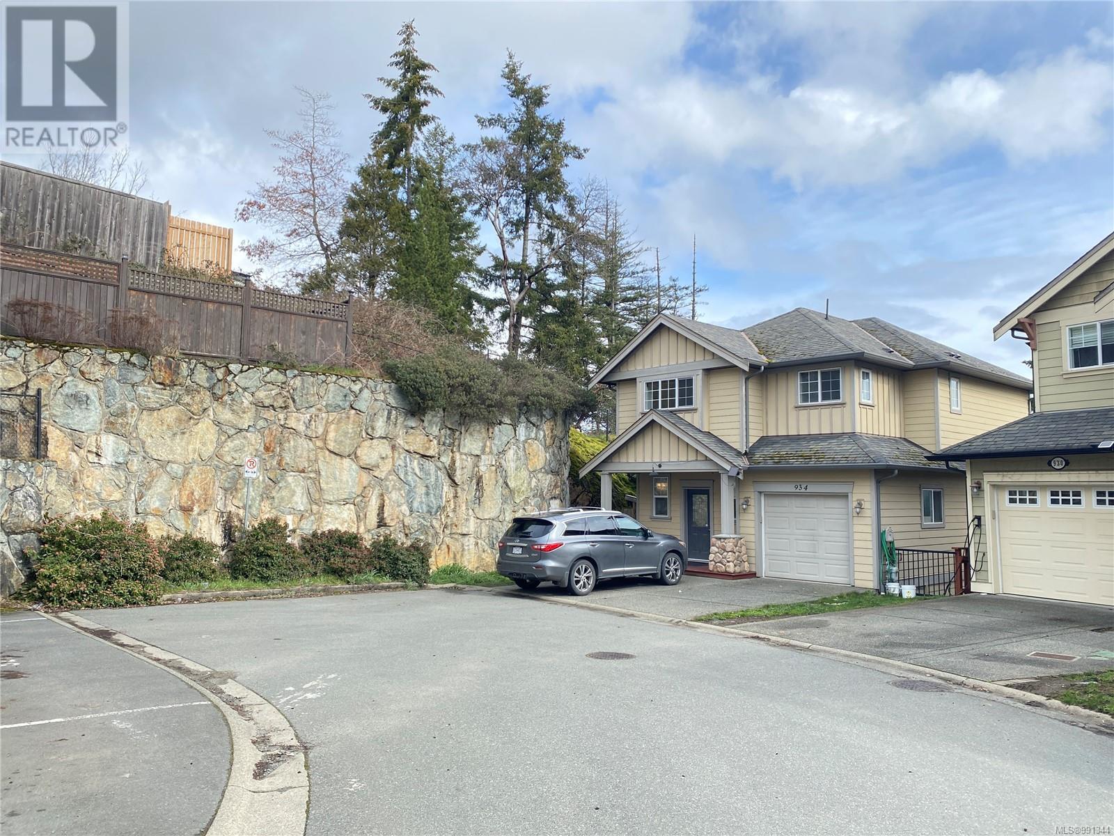 Property at 934 Bullen Crt image 2