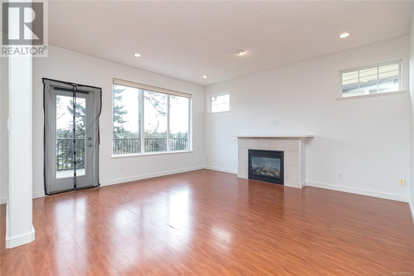 Property at 934 Bullen Crt image 4