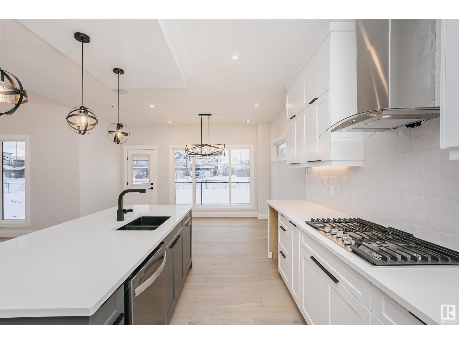 Property at 202 EDGEWATER CI image 5