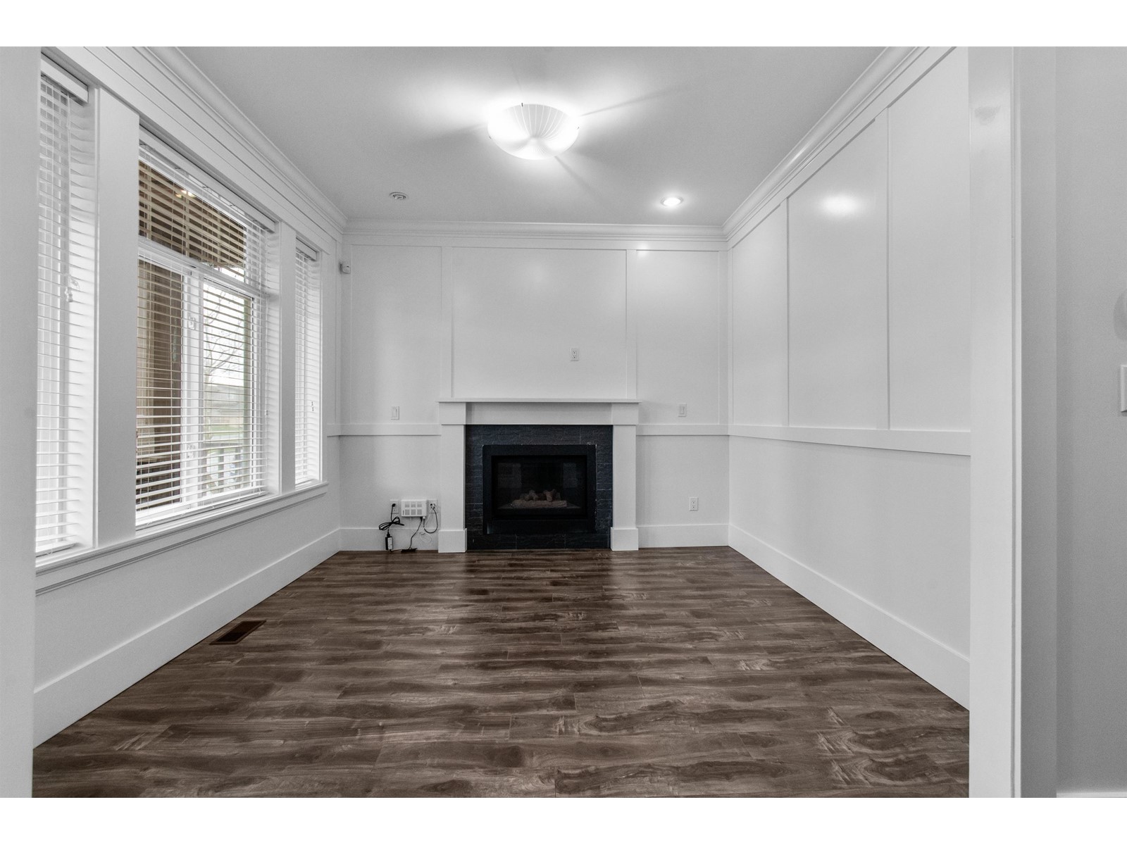 Property at 7263 194A STREET image 5