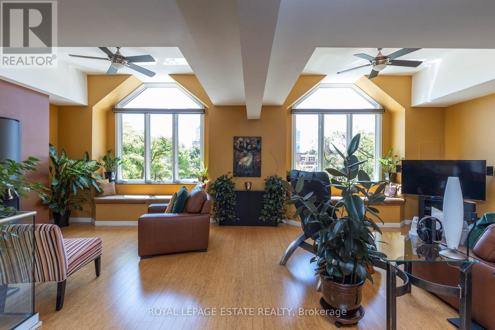 432/434 Queen Street E, Toronto, Ontario  M5A 1T4 - Photo 4 - C12012911