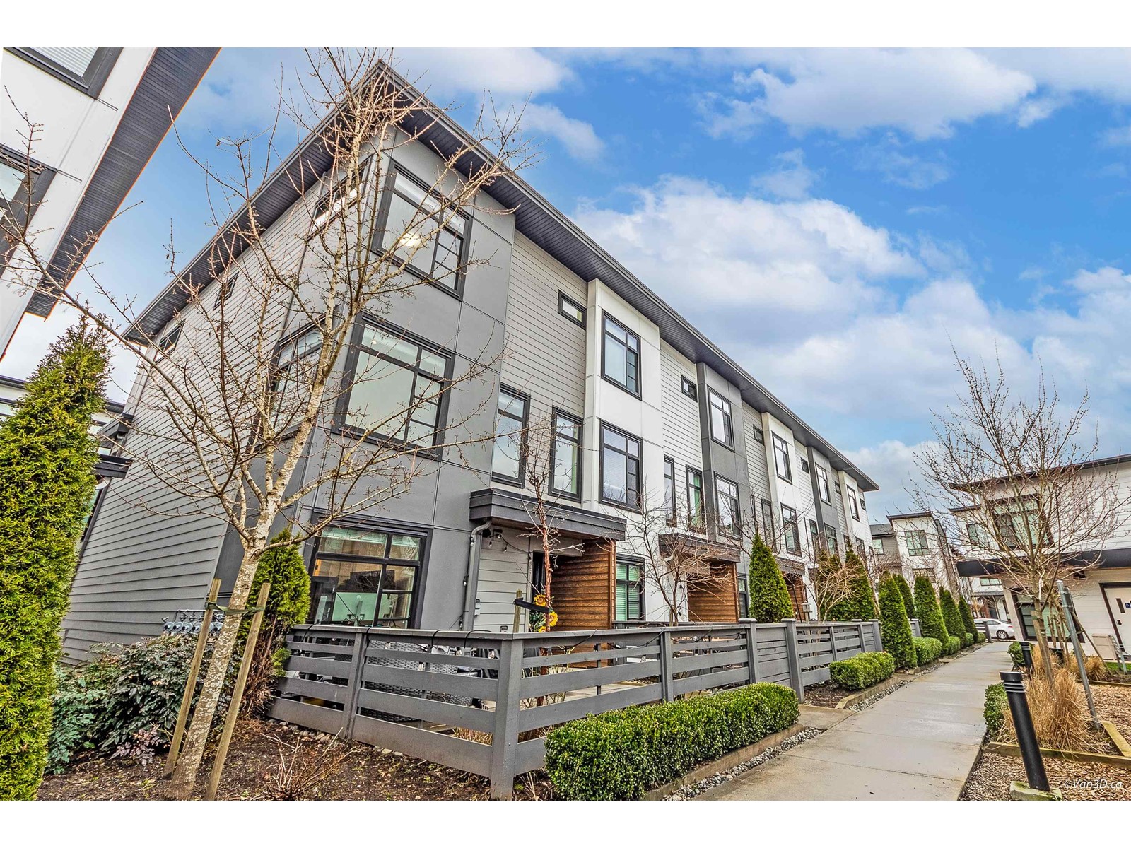 Property at 25 7127 193A STREET image 2
